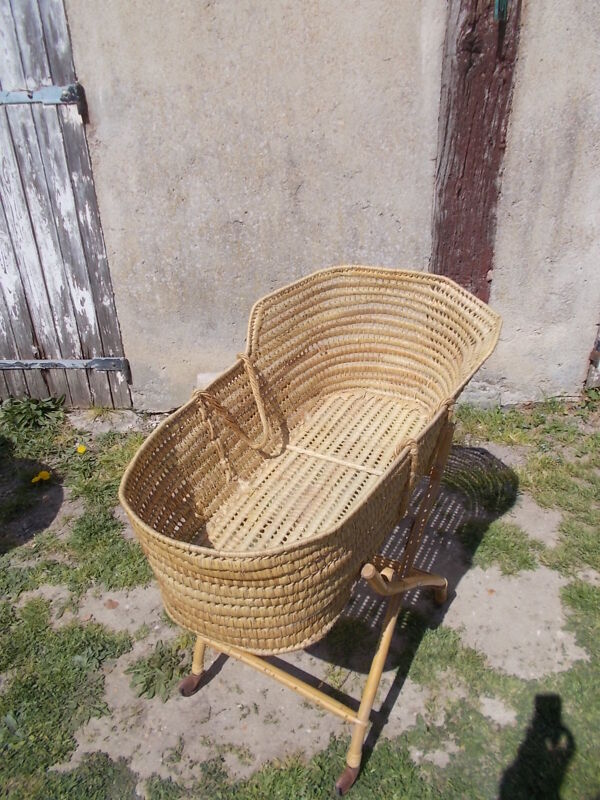 Berceau en rotin vintage