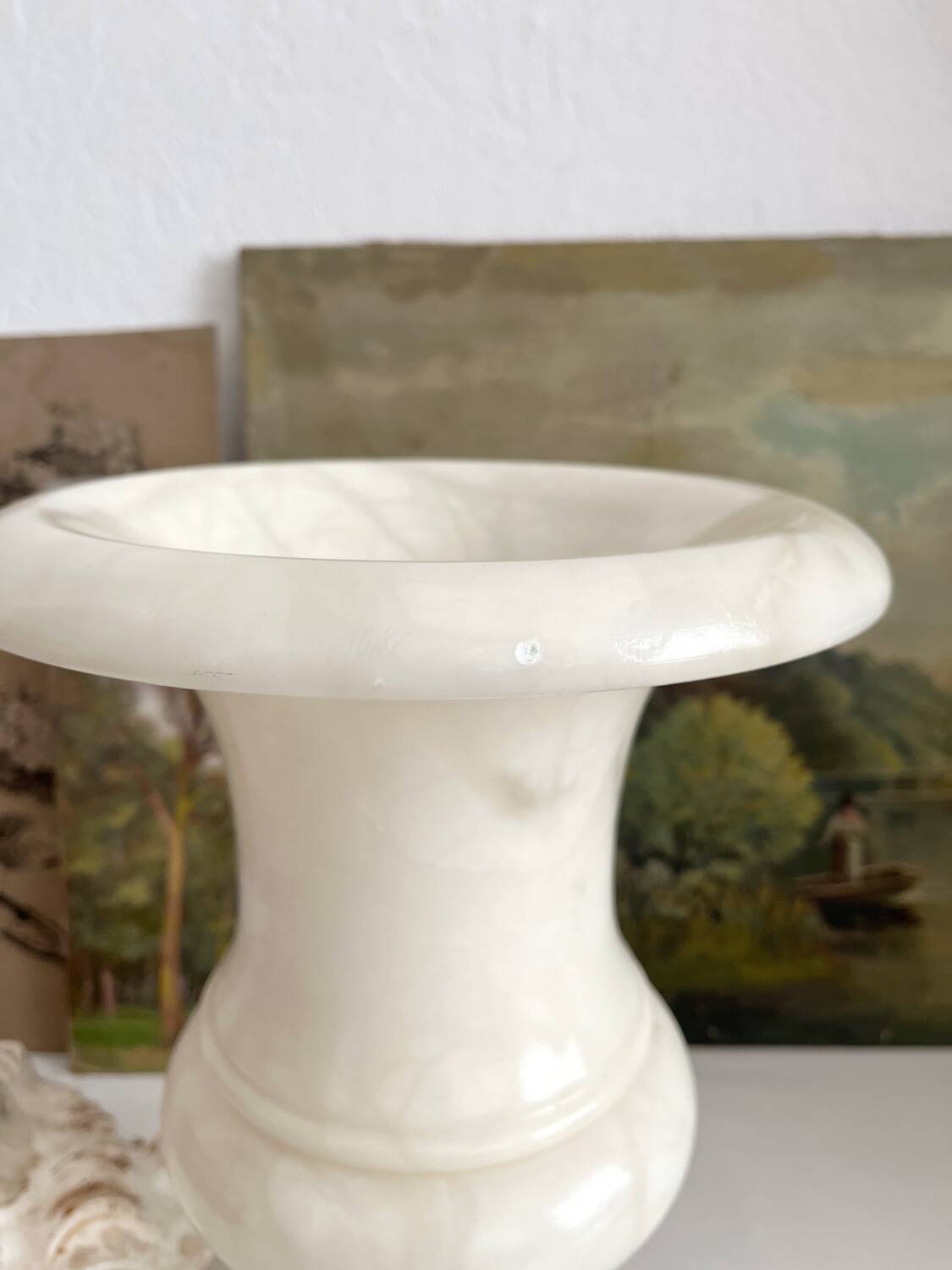 Vintage alabaster-style Medici vase table lamp in resin