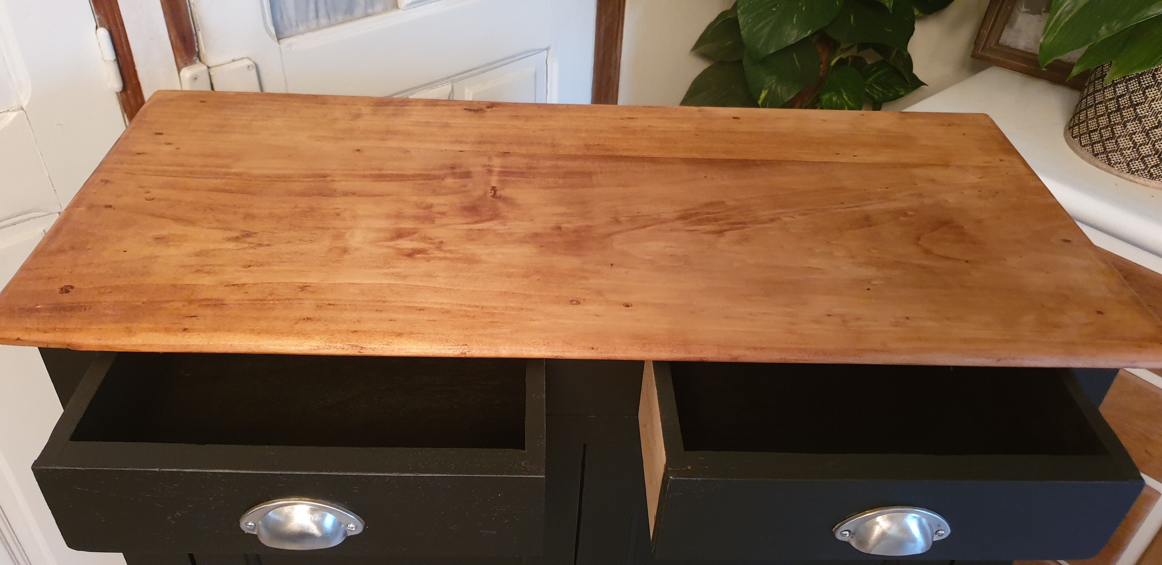 Black Parisian buffet