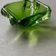 Verre de Murano vert, verre contemporain des années 1960 fabriqué à la main en Italie.