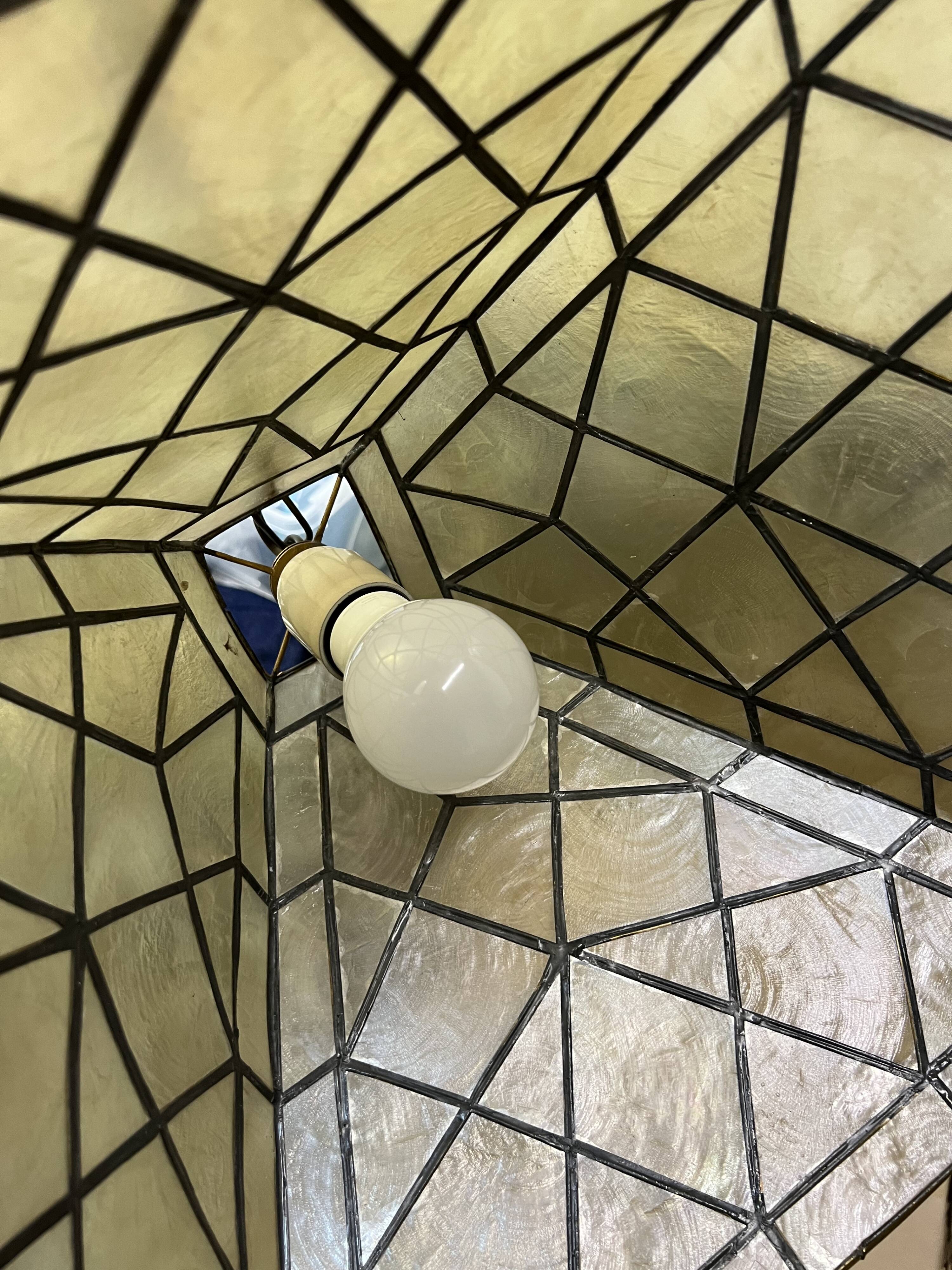 Chandelier in mother-of-pearl and brass