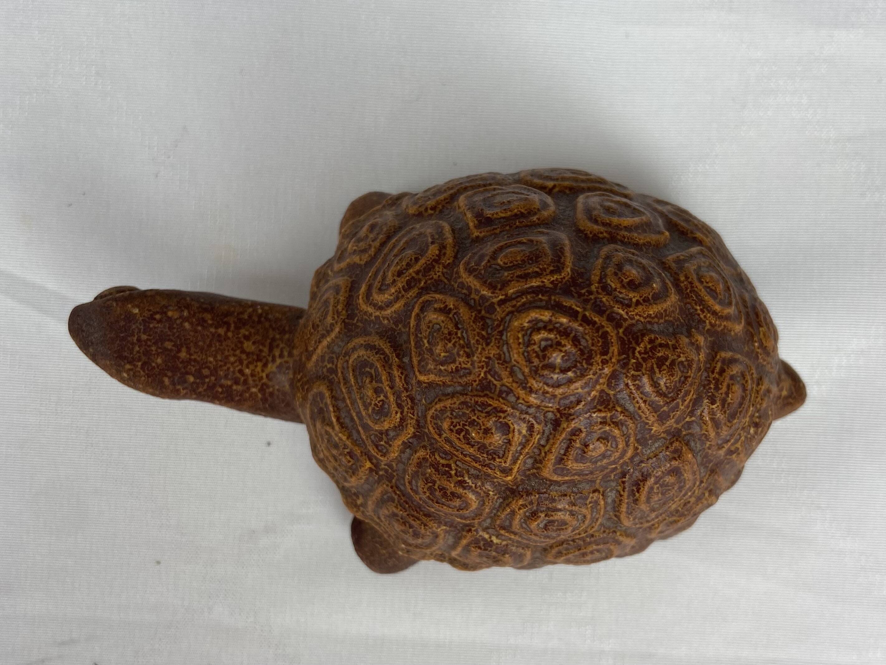 Accolay turtle, ceramic sculpture