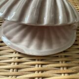 Duo of N shell-shaped towel holders in glazed ceramic