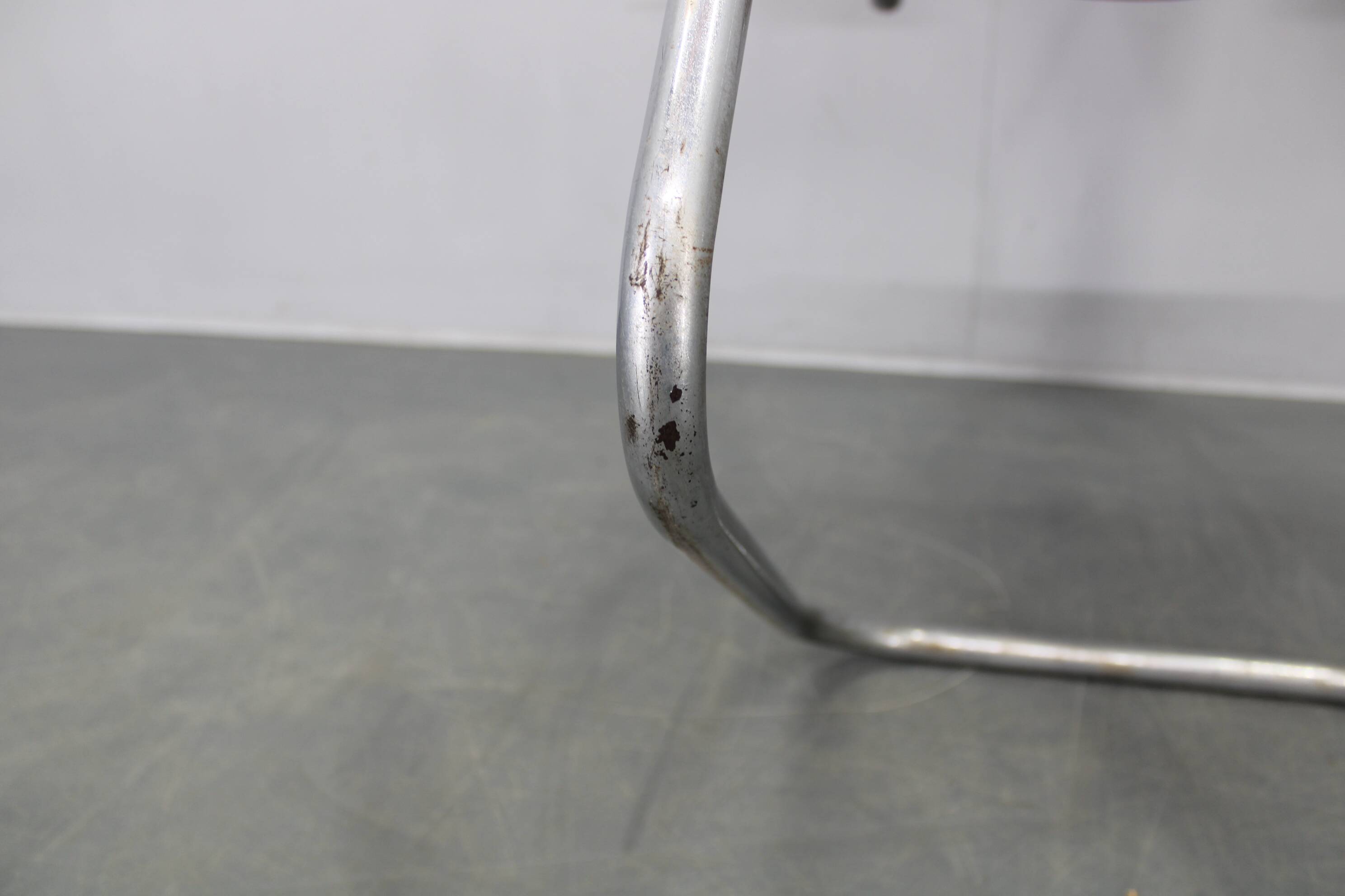 Bauhaus cantilever armchair in chrome tubular steel and beech, 1930s