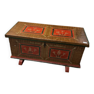 Alsatian chest