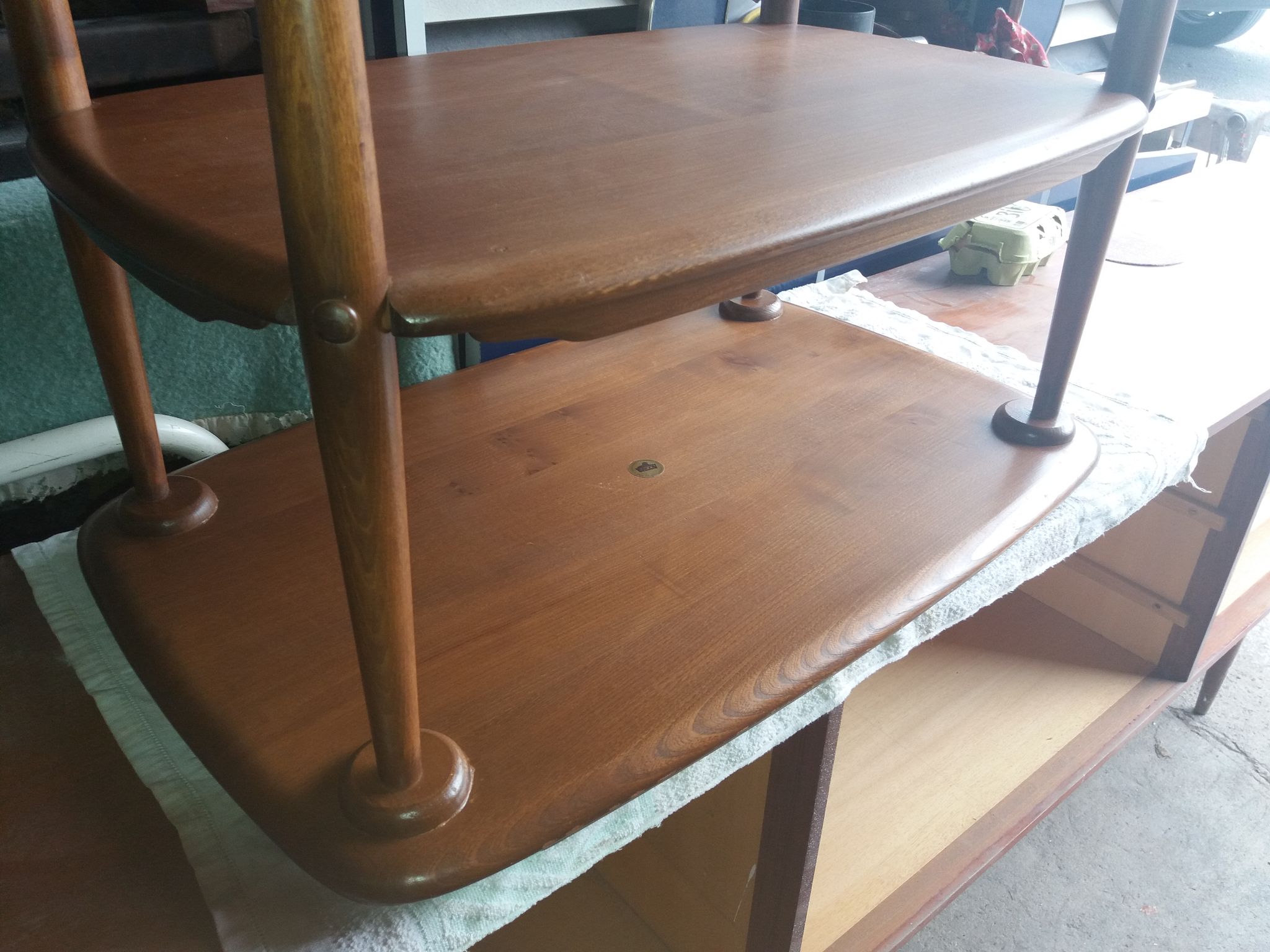 Table desserte bar roulante en orme massif par ercol angleterre vers 1960