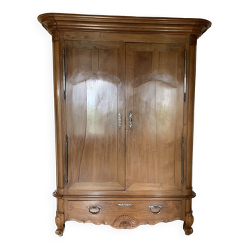 Armoire Louis XV en merisier