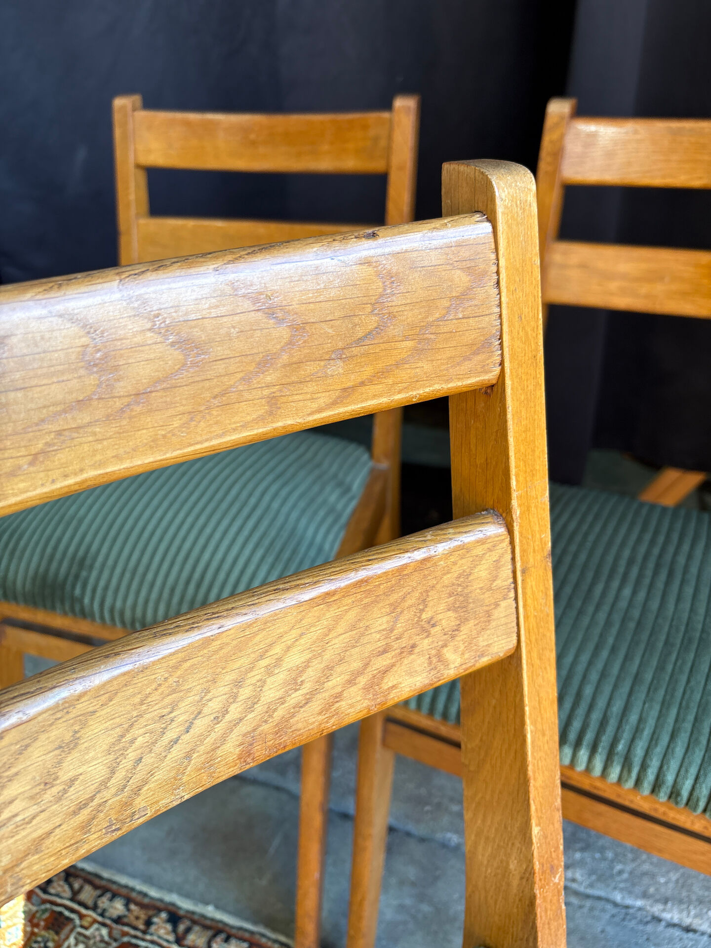 Set of 4 vintage chairs in wood and corduroy – 1950s/60s