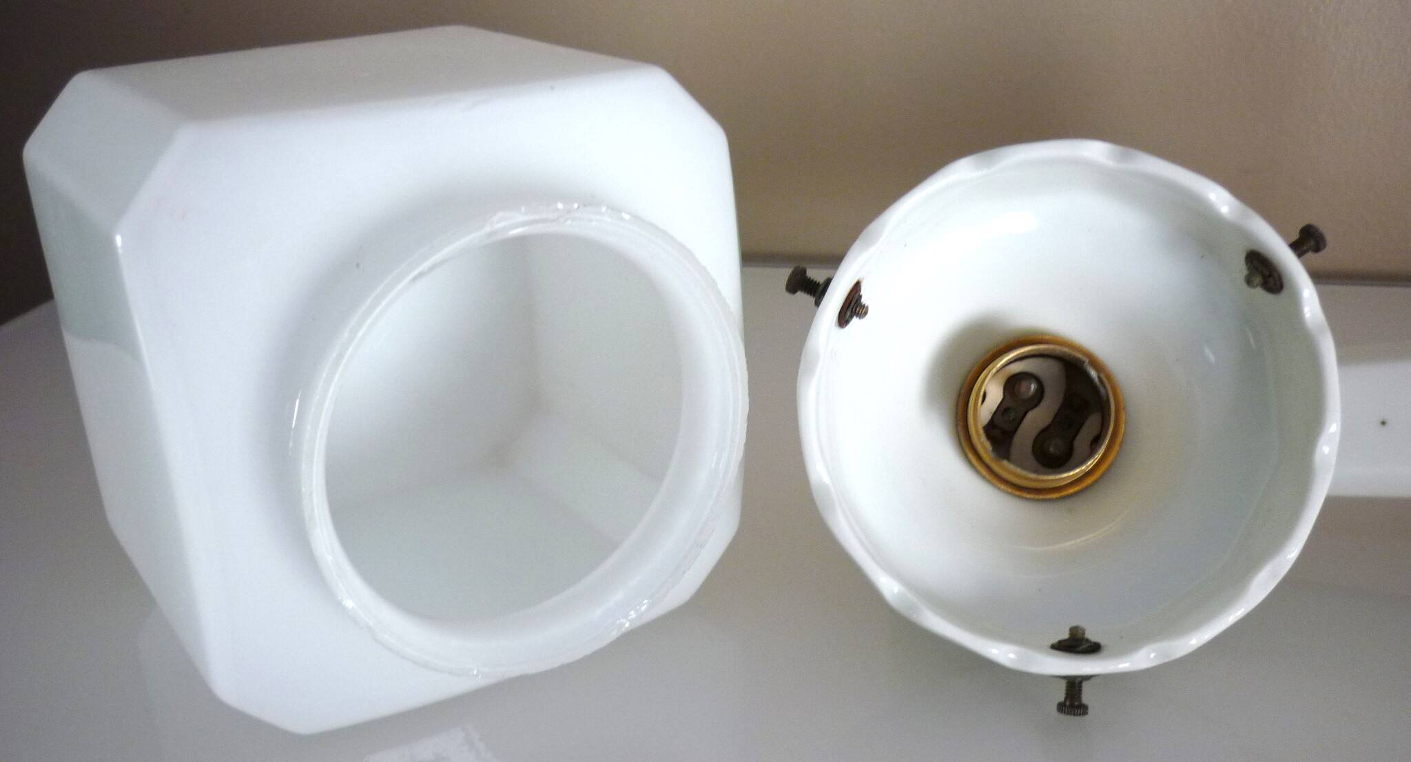 Antique wall light, porcelain and opaline glass, Art Deco period