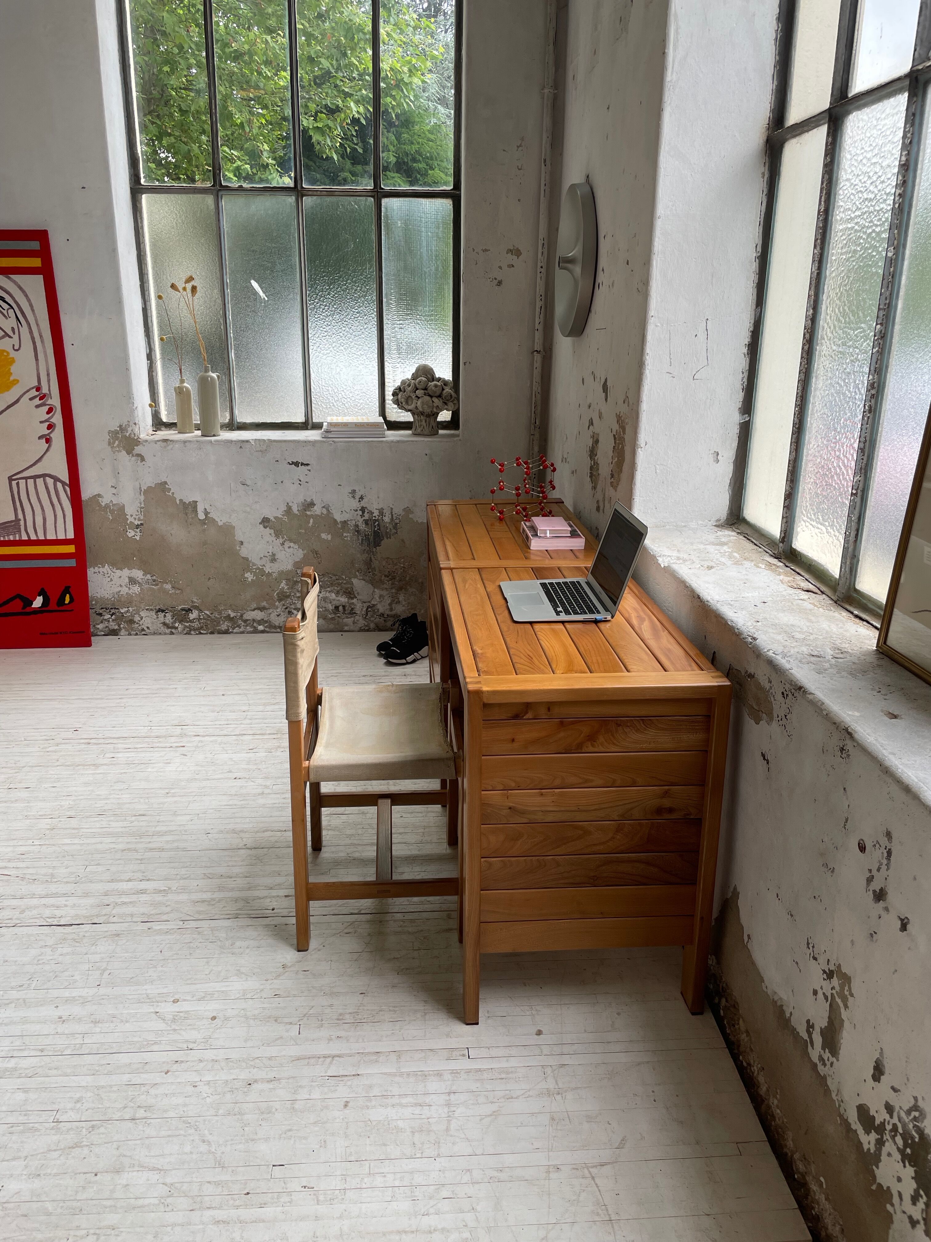 Regain dresser office row