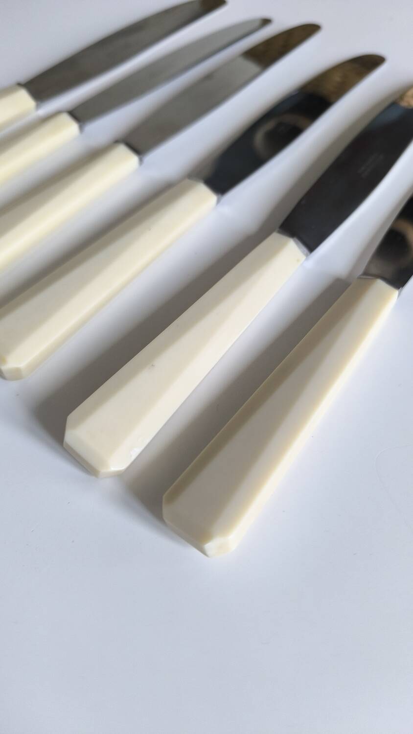Set de 6 couteaux en inox et bakélite
