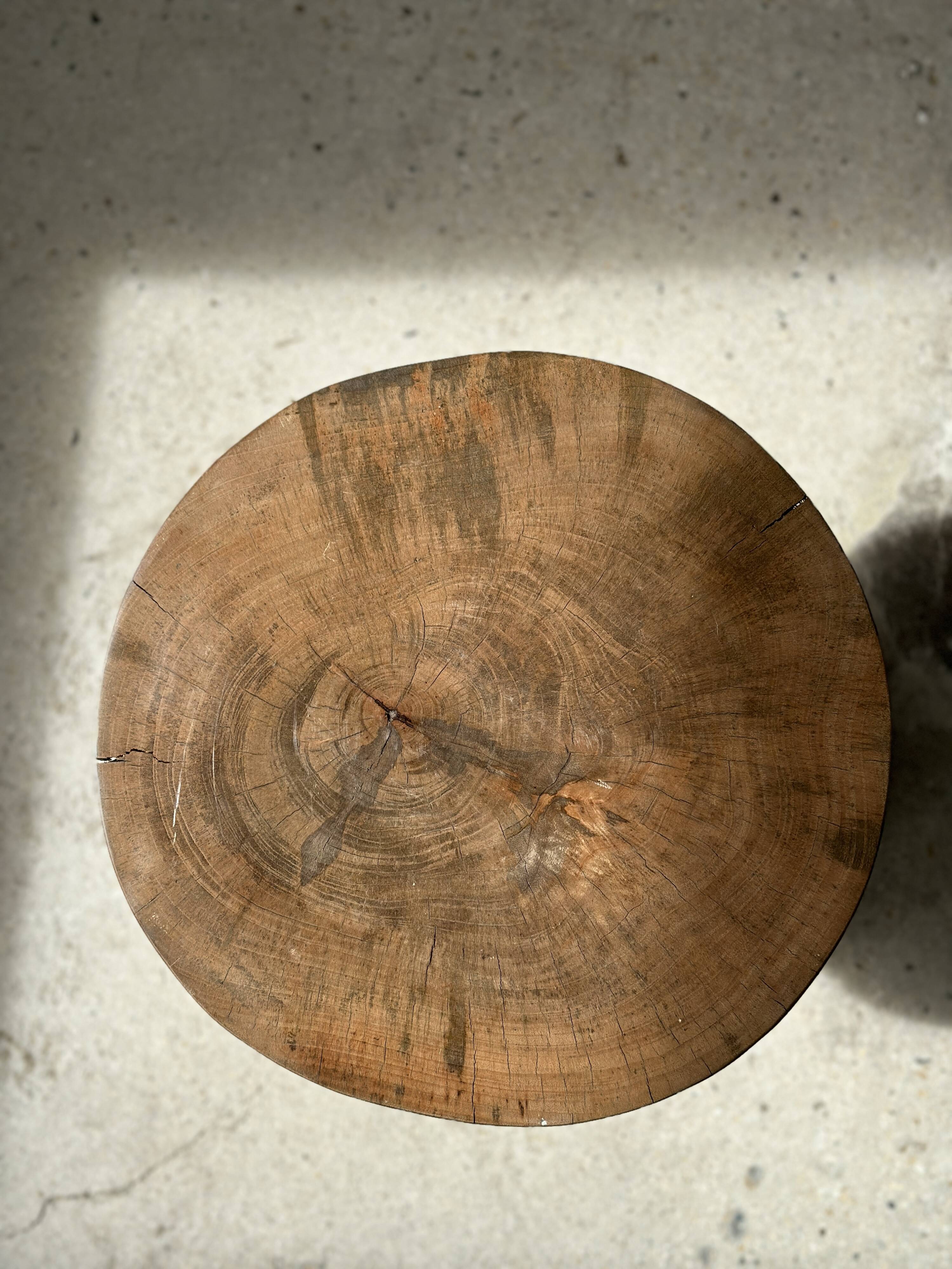 Solid wood side table (monoxyl) organic shape natural color