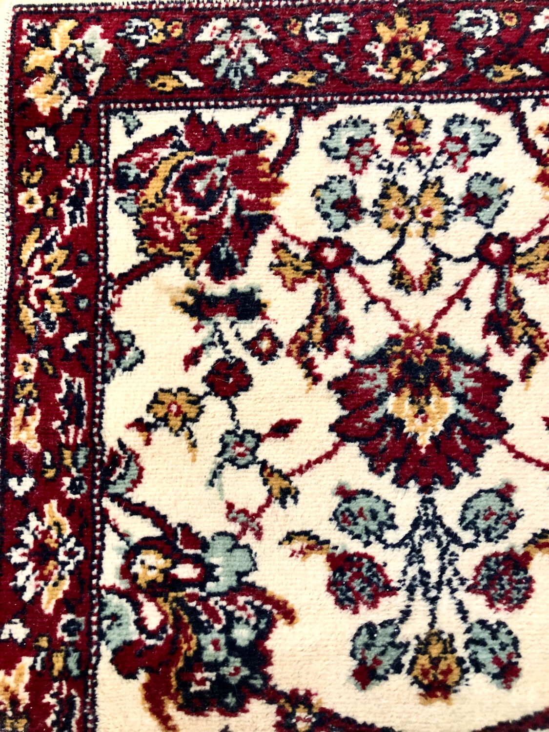 Small vintage oriental carpet - 133 x 60 cm