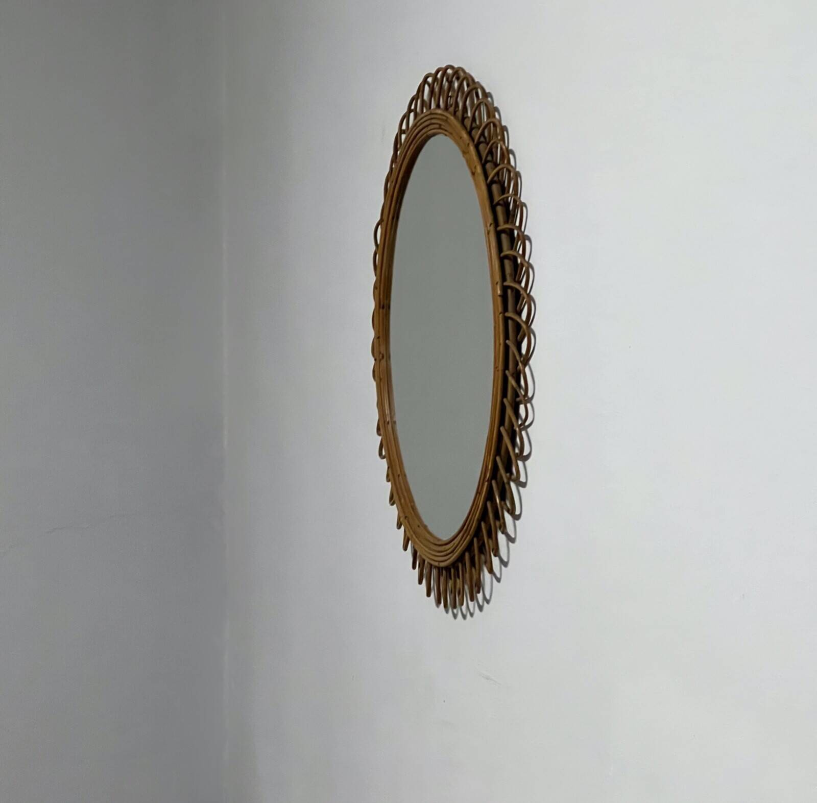 Large mirror from the 1950s. Made of bamboo. Vintage design in the Bonacina style.