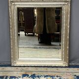 Miroir de fausset dans un beau cadre baguette