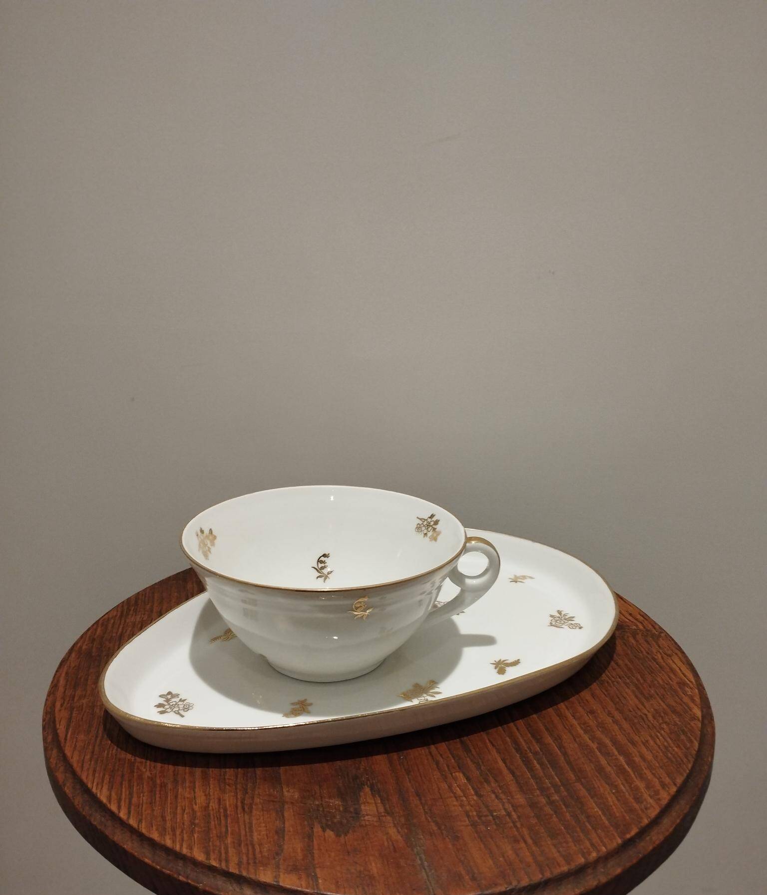 Limoges porcelain cup and tray: a selfish one