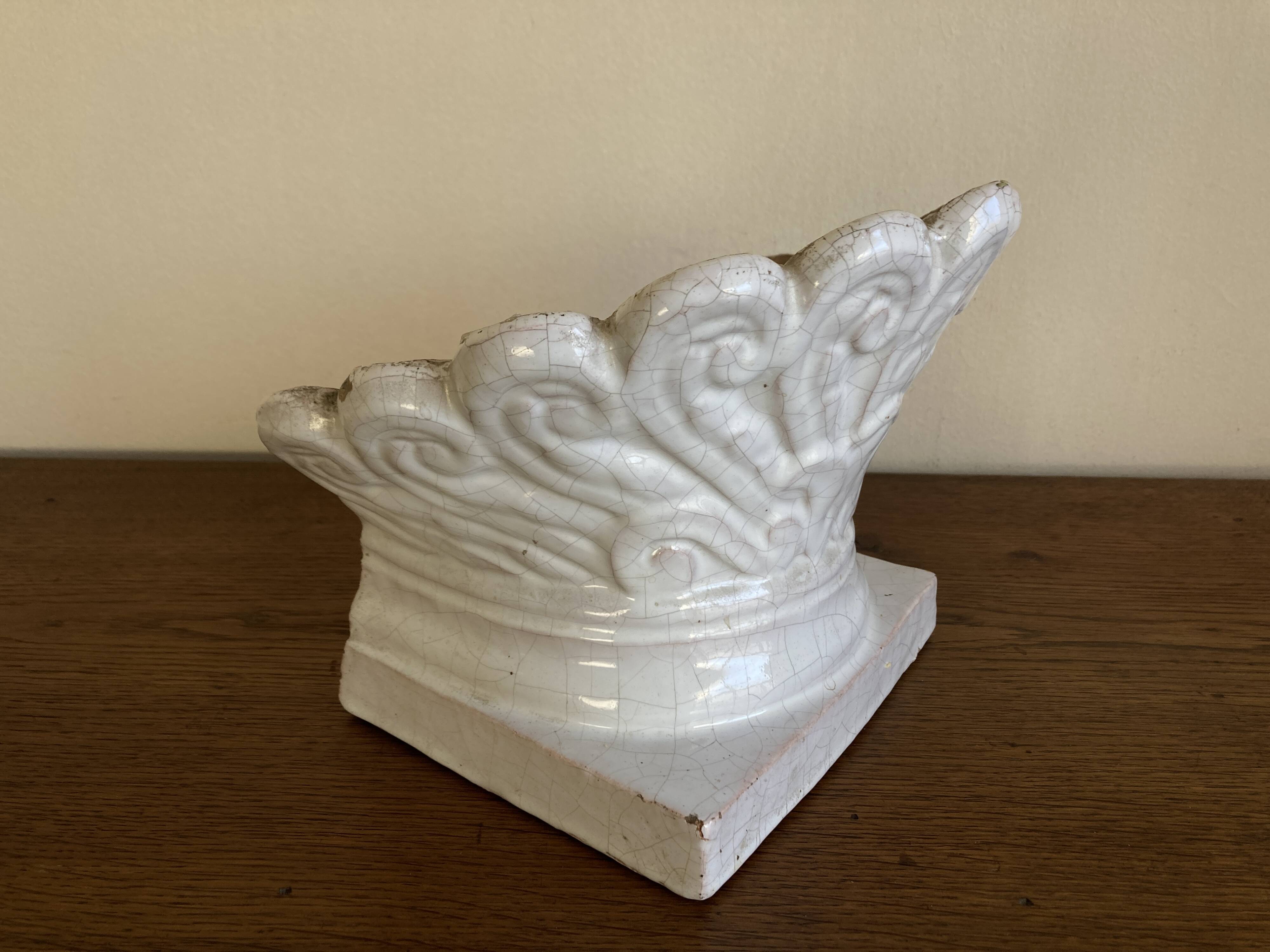 Neoclassical cachepot, mid-19th century, acanthus leaves, terracotta capital