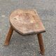 Tabouret tripode en bois massif