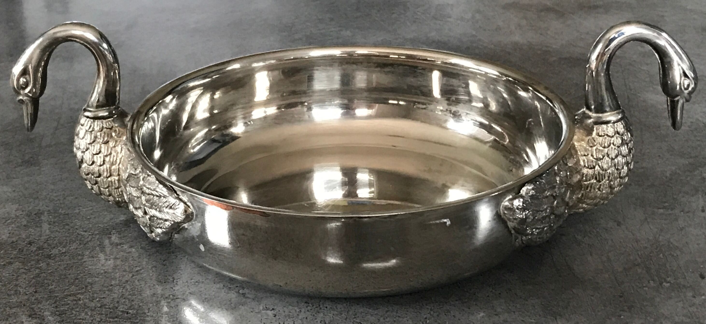 Cut vintage pocket tray in silver metal, swan-shaped handles