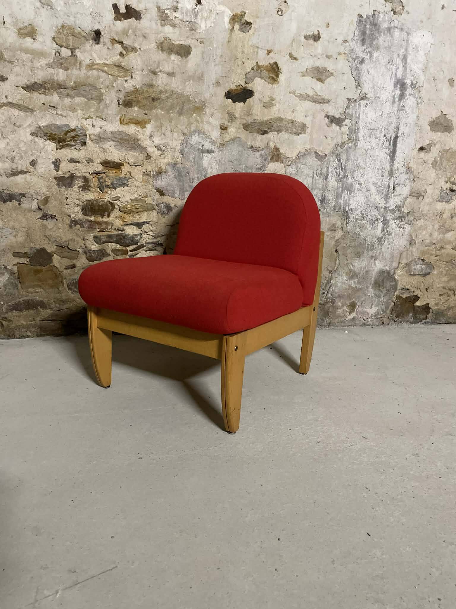 Chauffeuse vintage tissu rouge et bois clair