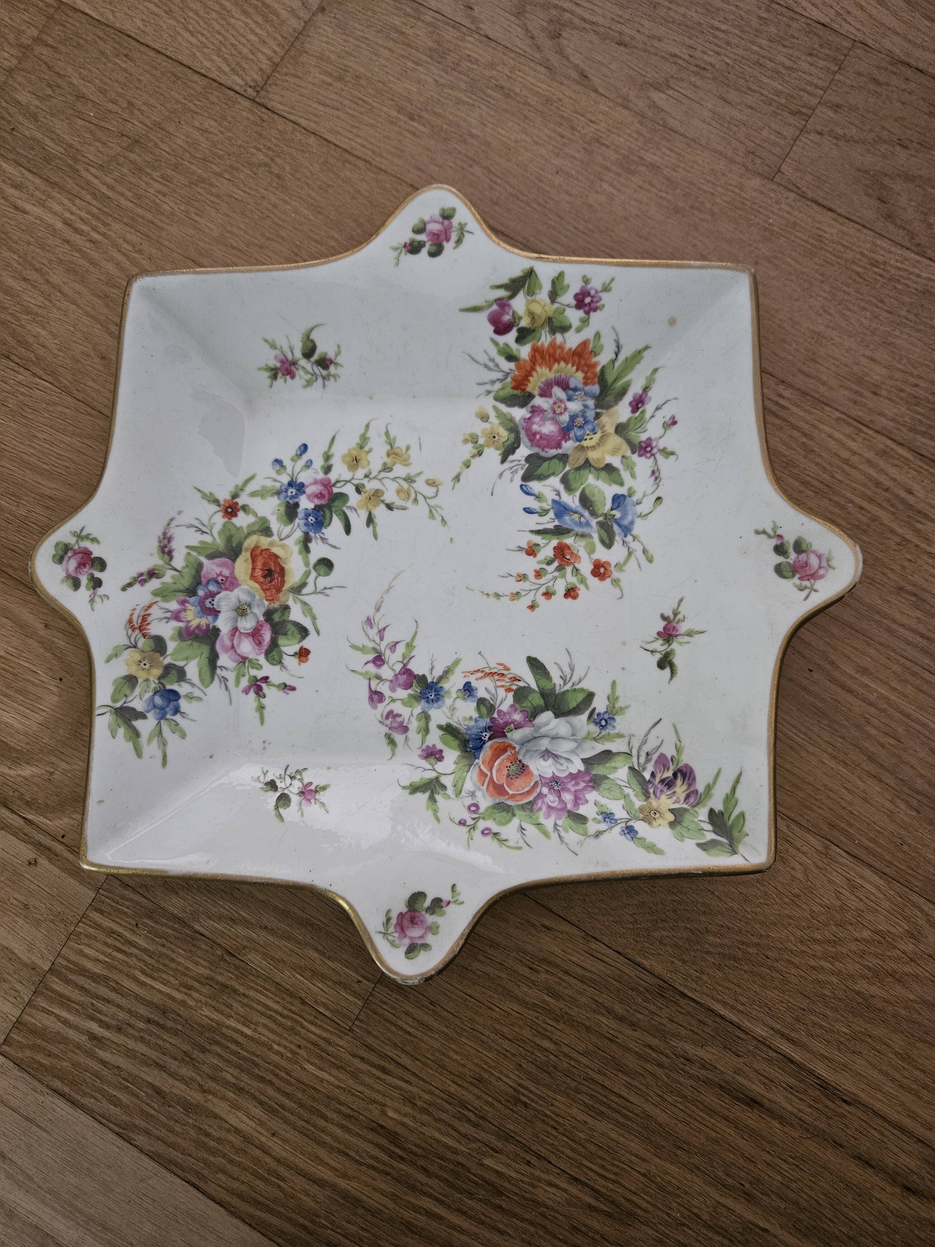 Plat de présentation signé Minton