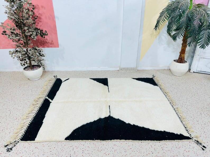 Handmade Beni Ourain Rug: Black & White Moroccan Wool Carpet 150/250cm