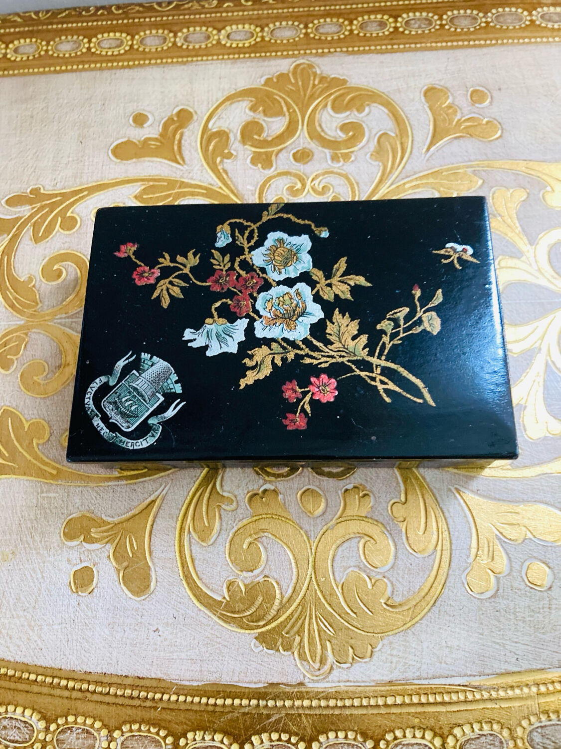 19th-century Chinese lacquer box, handmade motifs, coat of arms of PARIS