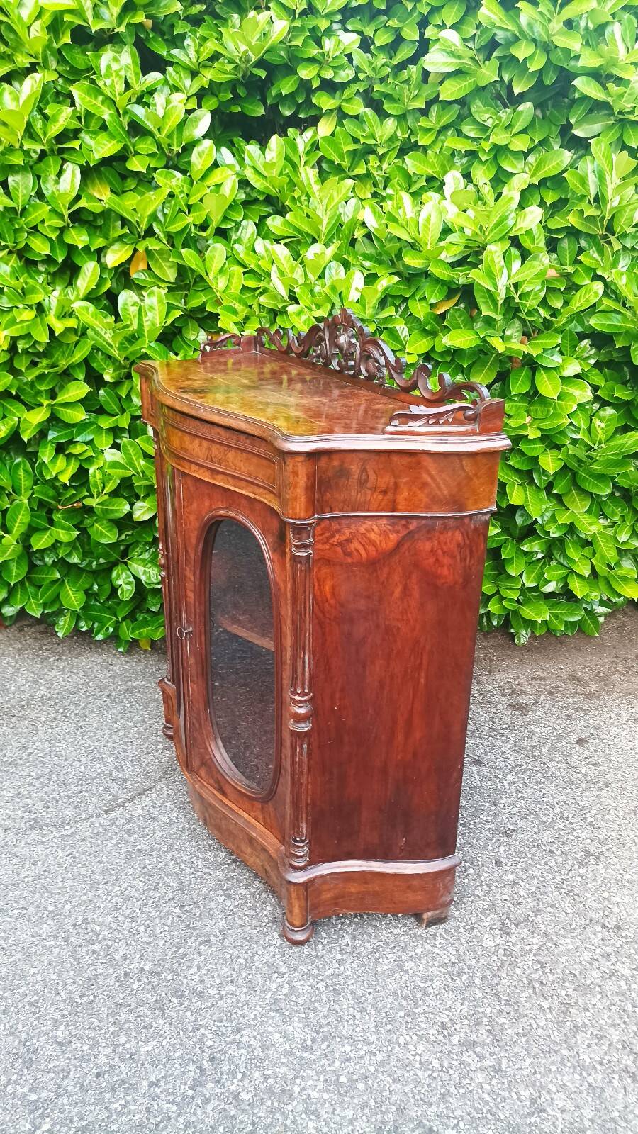 Napoleon III period display cabinet in rosewood.