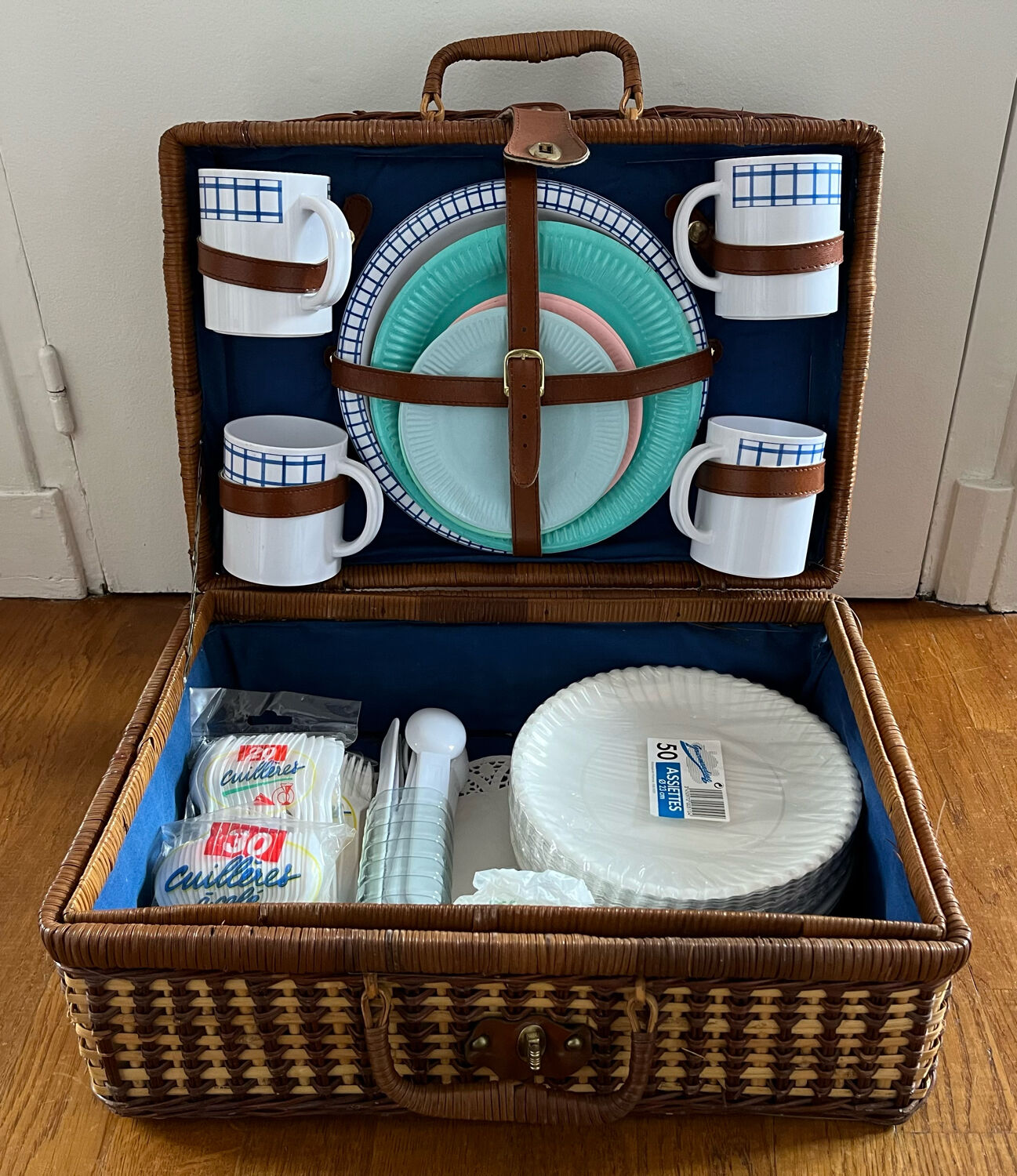 Wicker picnic basket