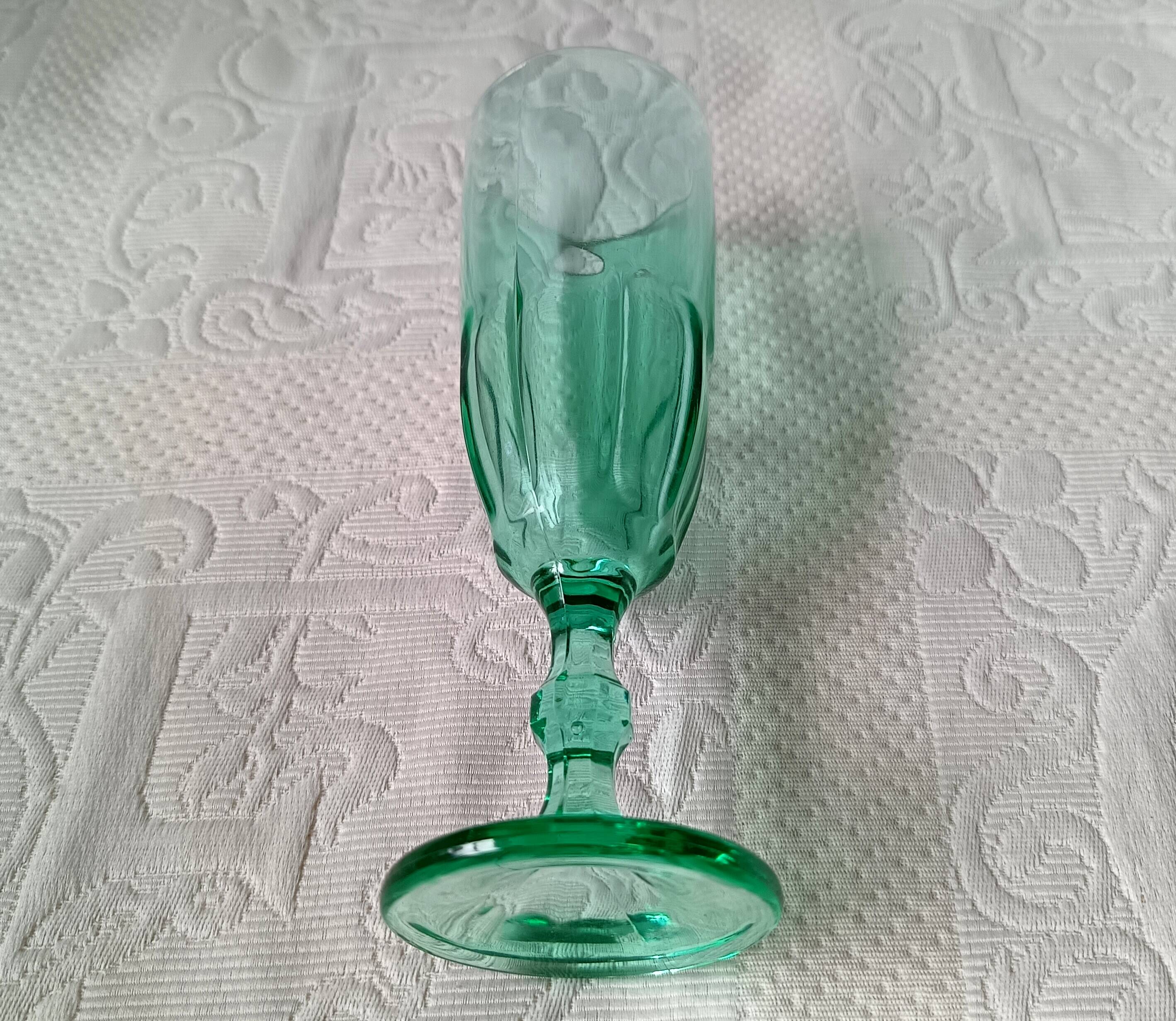 8 vintage emerald green glass champagne flutes