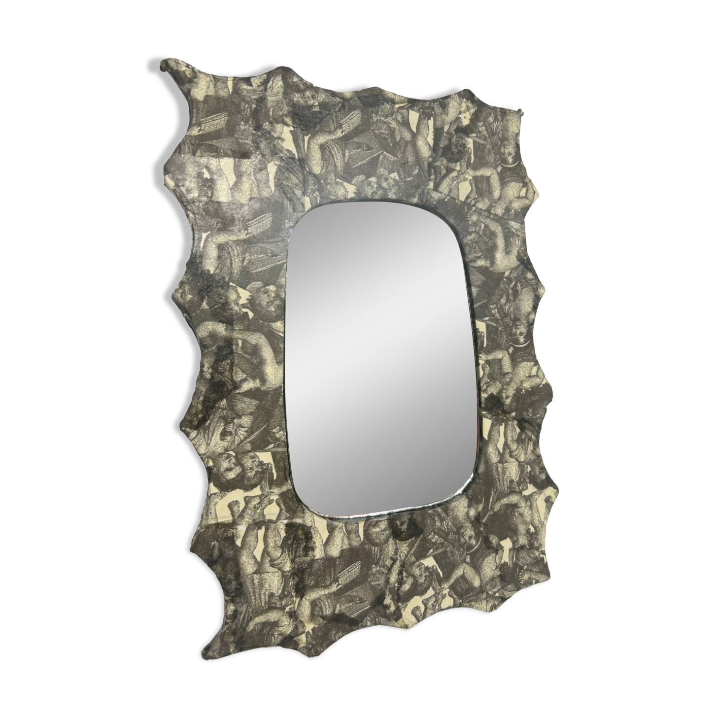 Free-form mirror decorated with cherubs