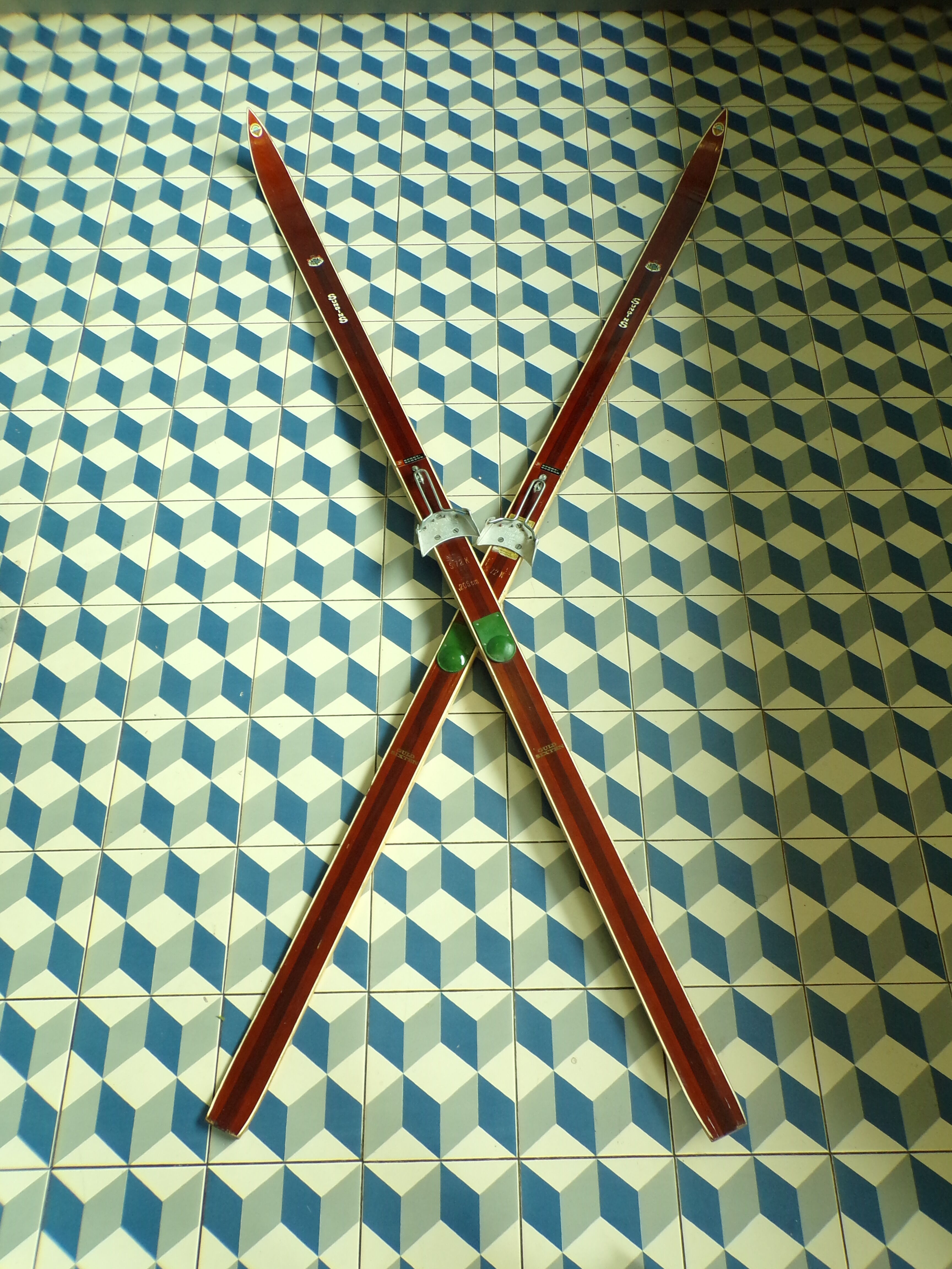 Vintage wooden skis 205 cm