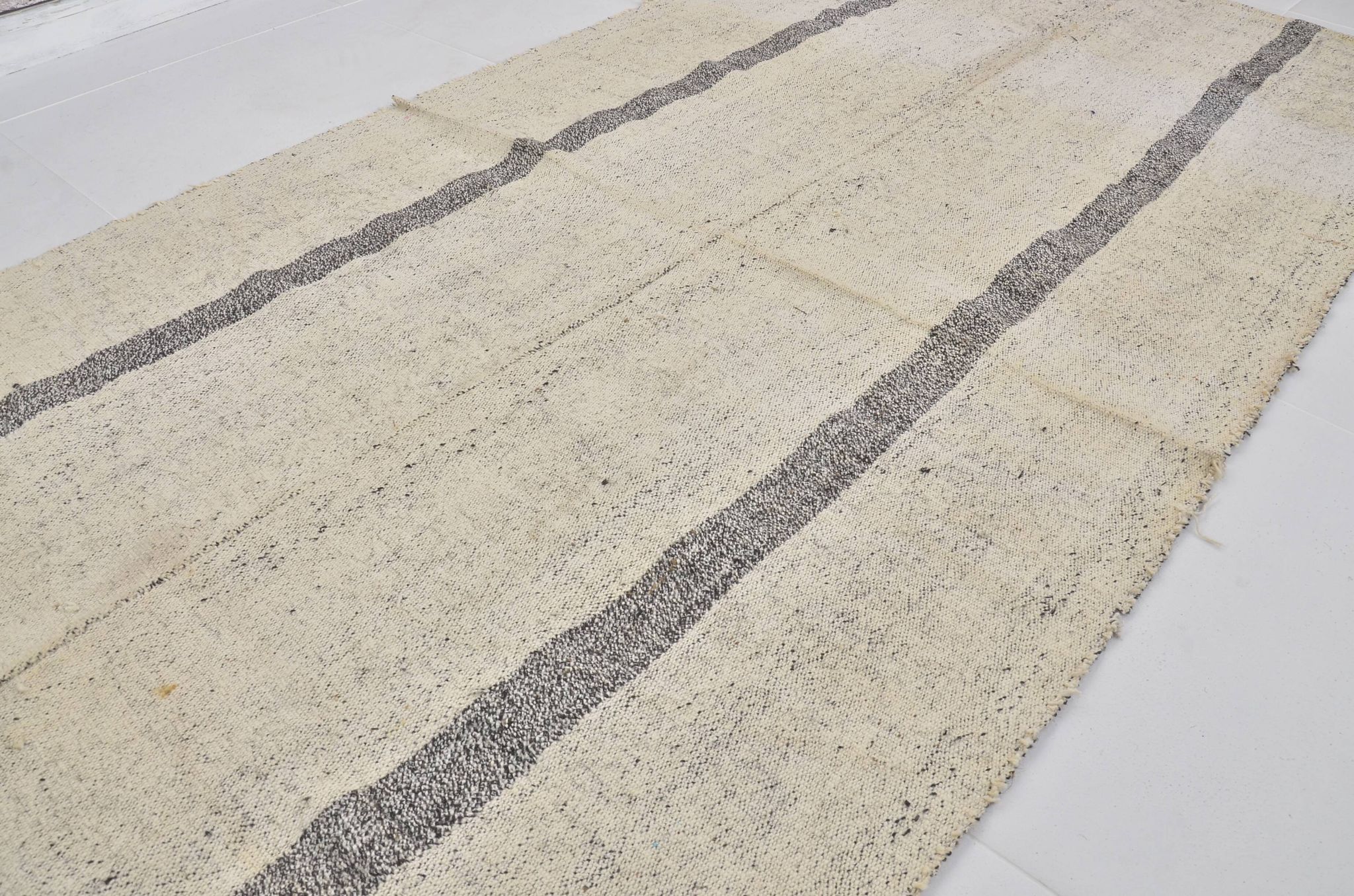 Tapis Kilim beige et noir