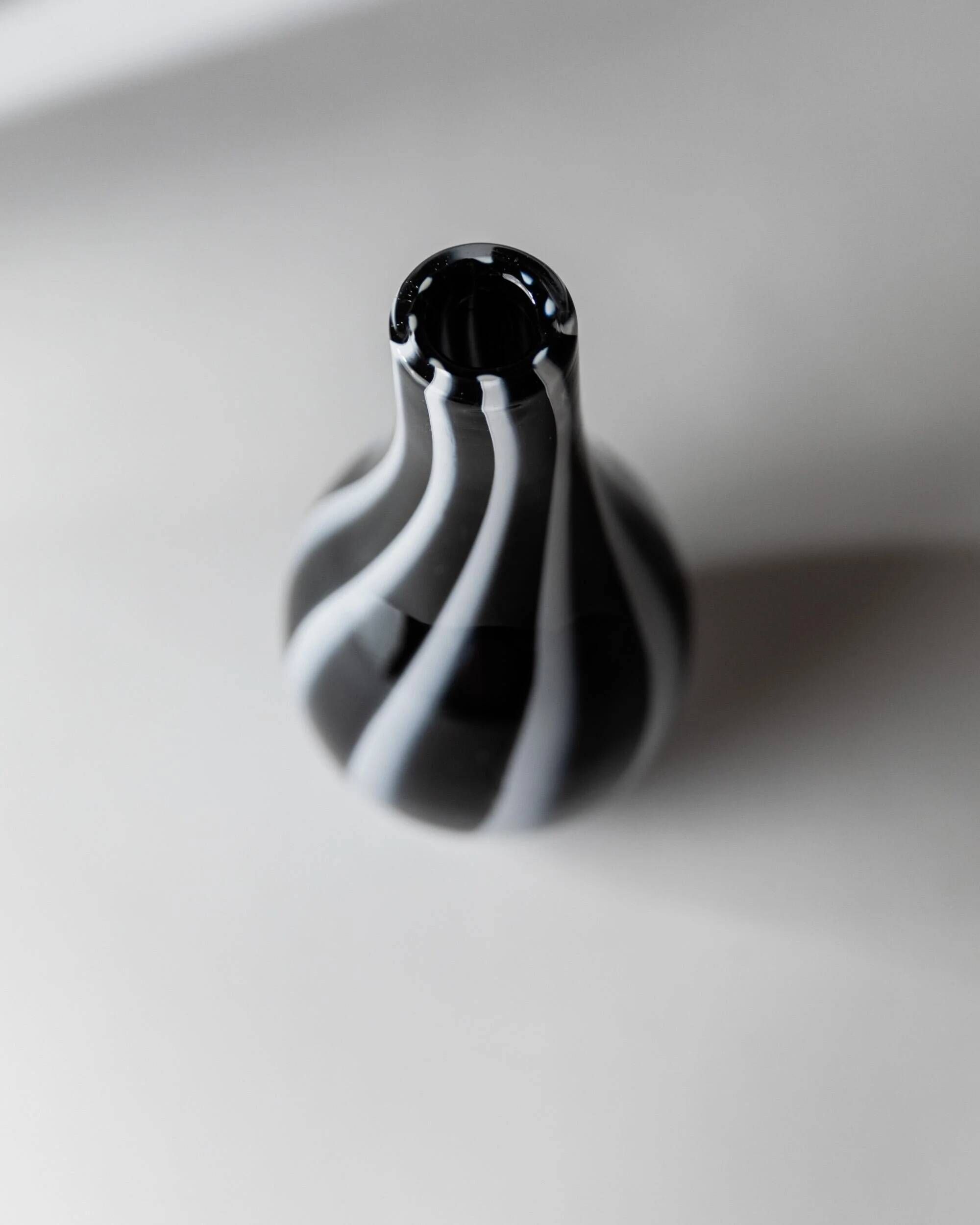 Vintage Murano glass vase from the 1980s, black and white swirl pattern, thick Italian art glass.