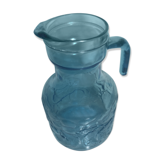 Ancien pichet carafe verre moulé bleu avec anse décorative