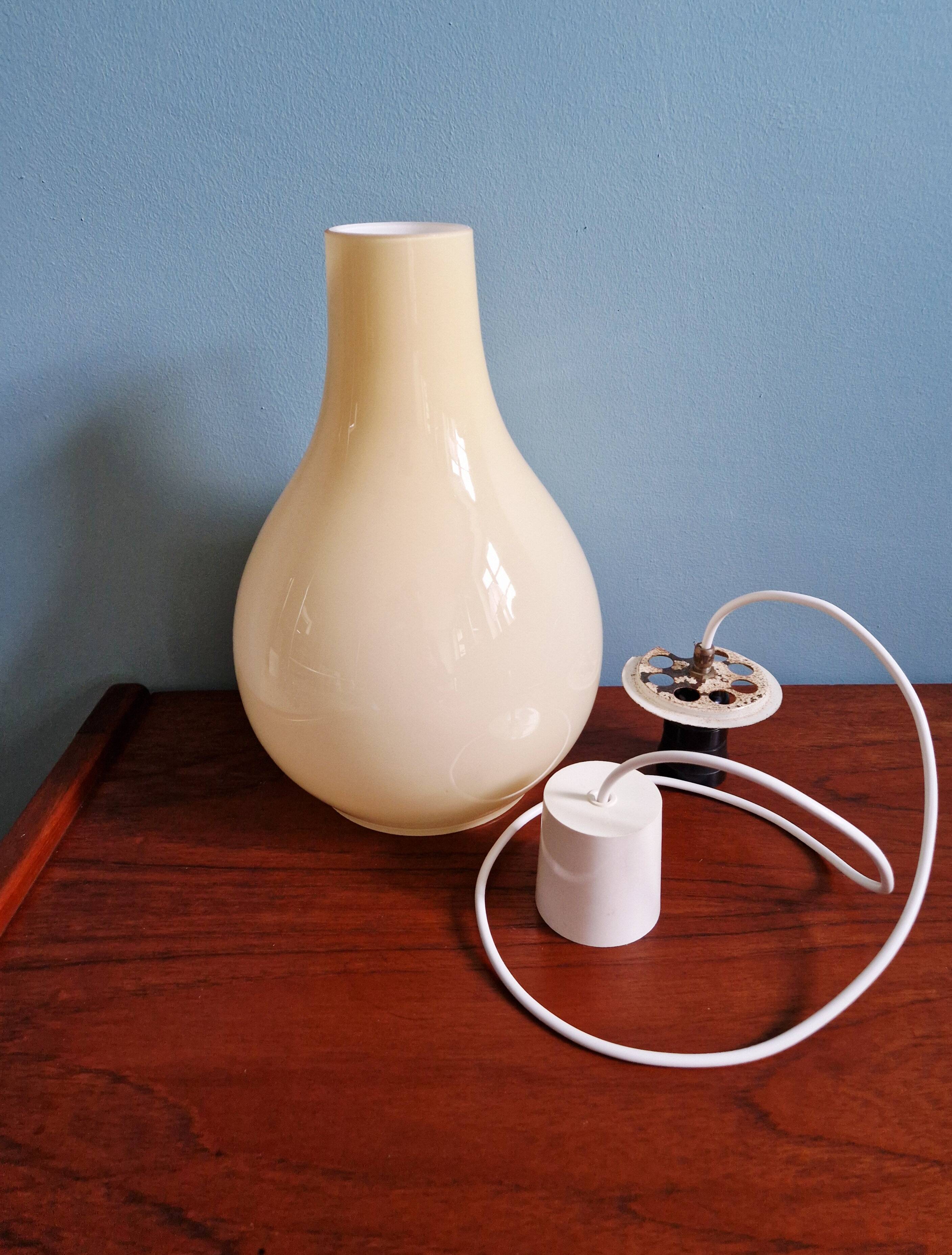 Scandinavian bulbous pendant light in yellow opaline, 1960.