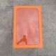 Table basse en plastique orange
