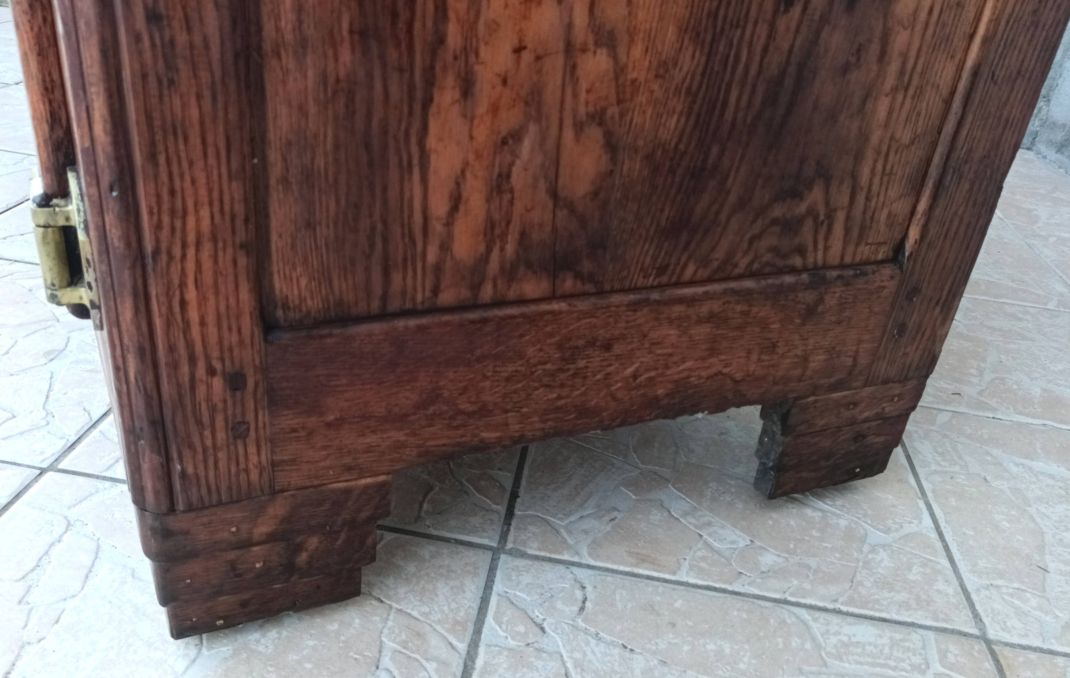 Butcher's buffet ice chest from the Art Deco period in oak