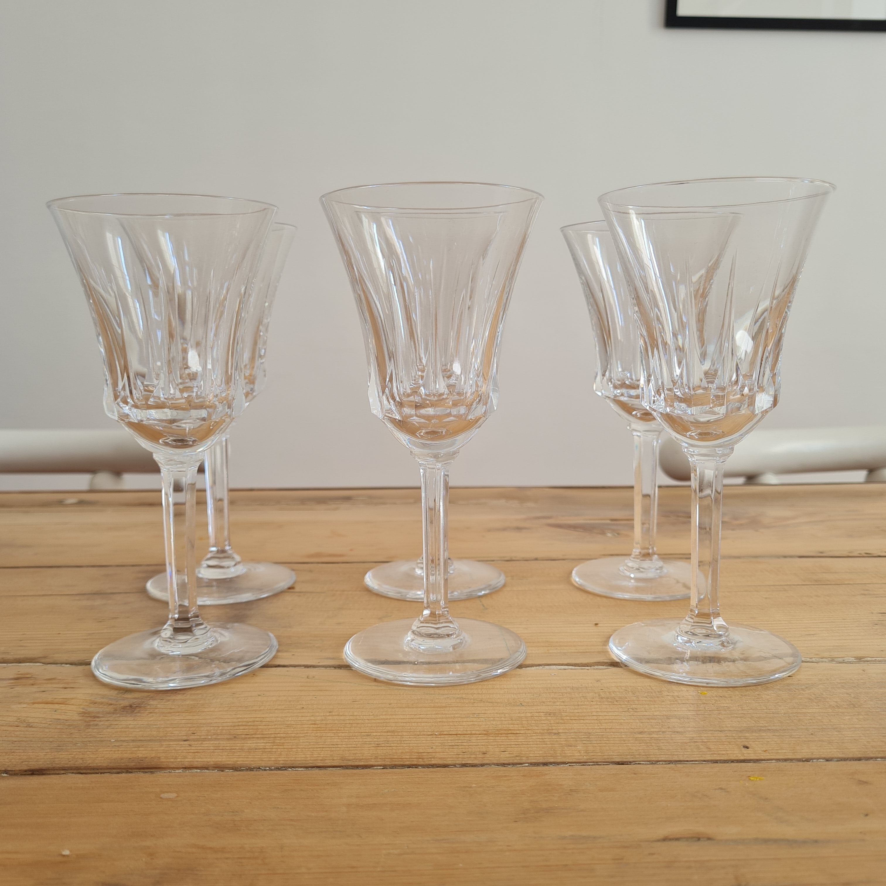 Service of 6 chiseled crystal water glasses