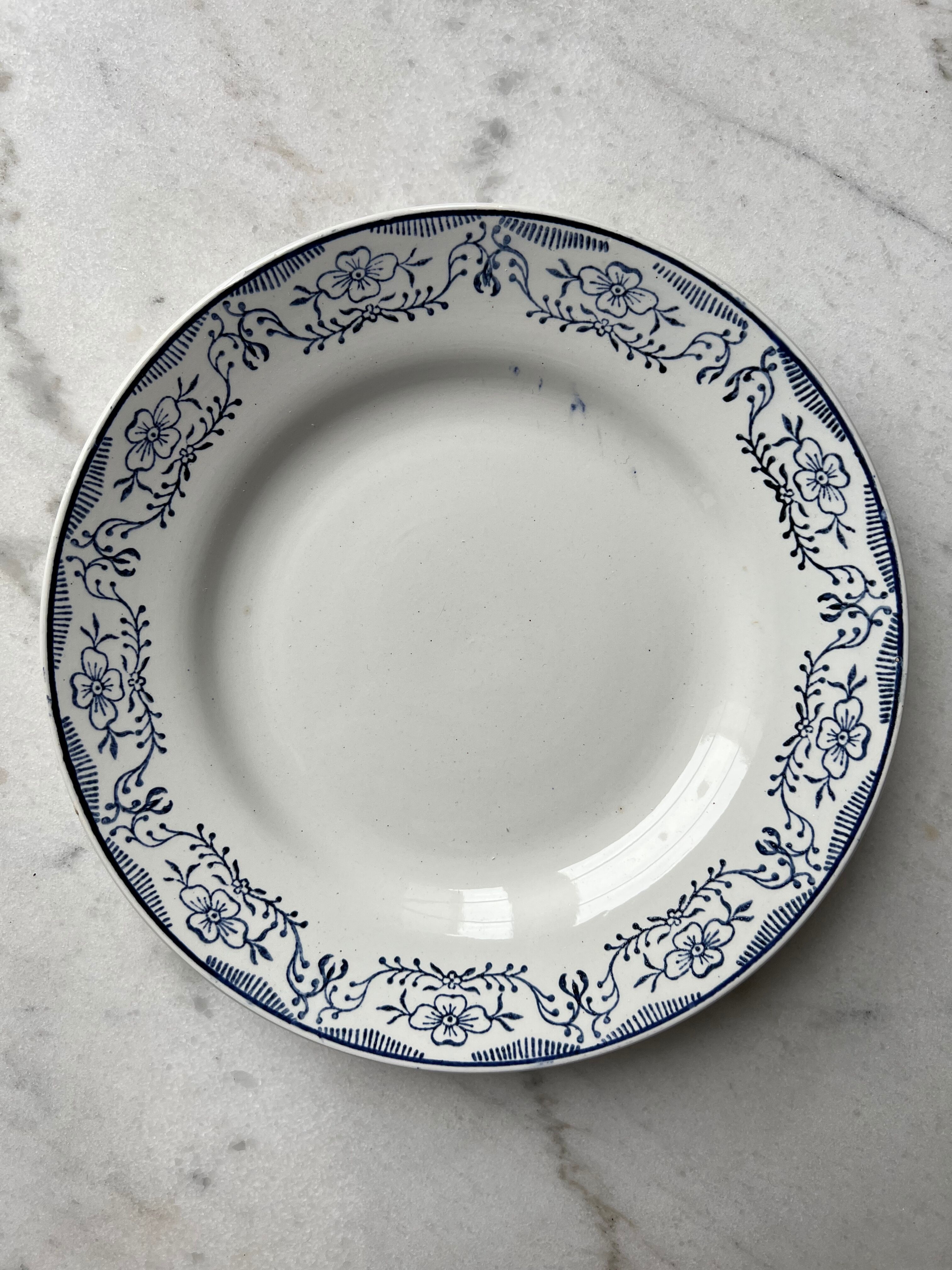 Lot de 23 assiettes - St Amand