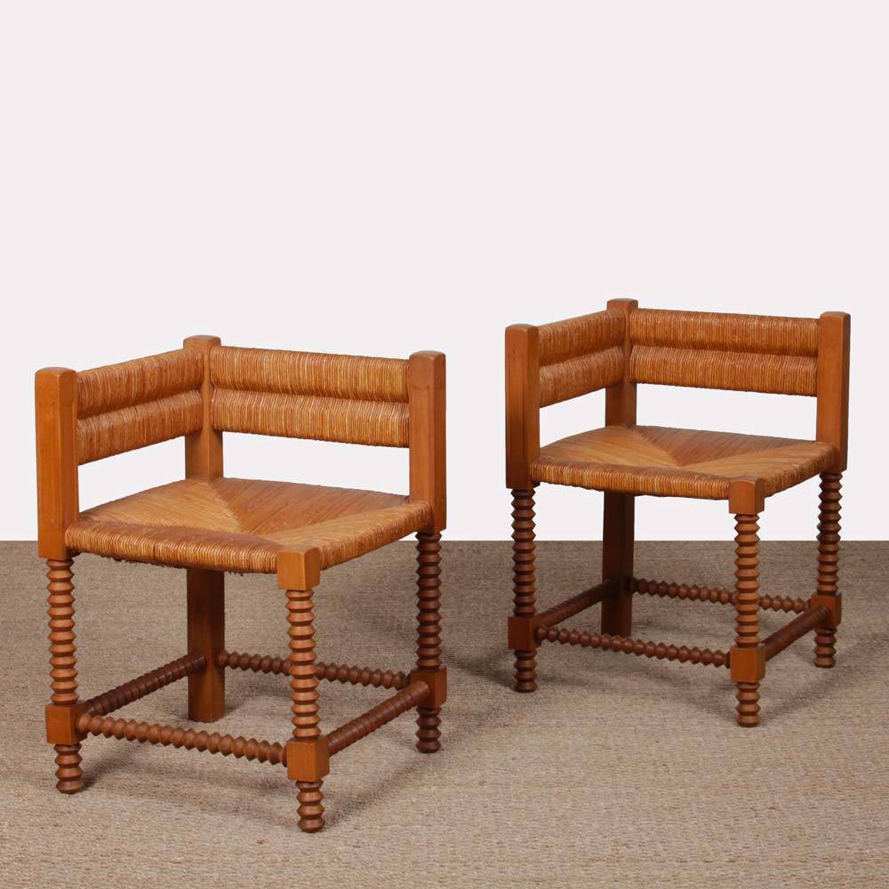 Pair of turned wooden corner chairs with rush seats, 1940.
