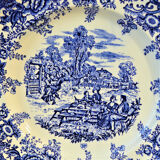 Cinq assiettes de table style porcelaine anglaise