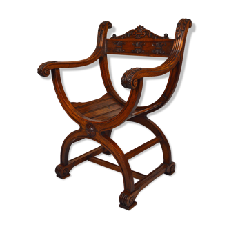 Fauteuil curule Néo Renaissance en noyer sculpté, vers 1880