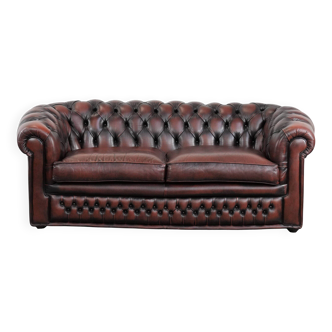 Classic cowhide Chesterfield sofa in English style with red/brown colours