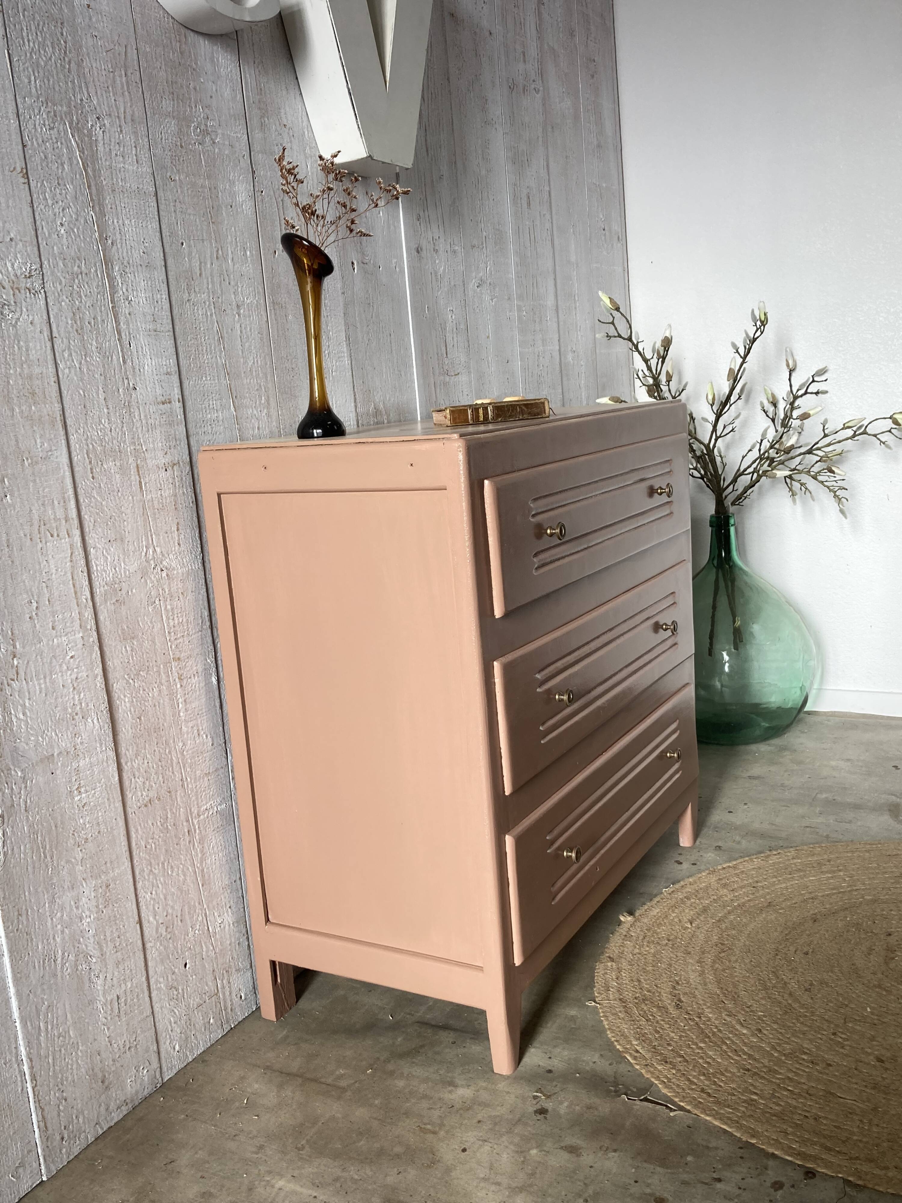 Vintage chest of drawers