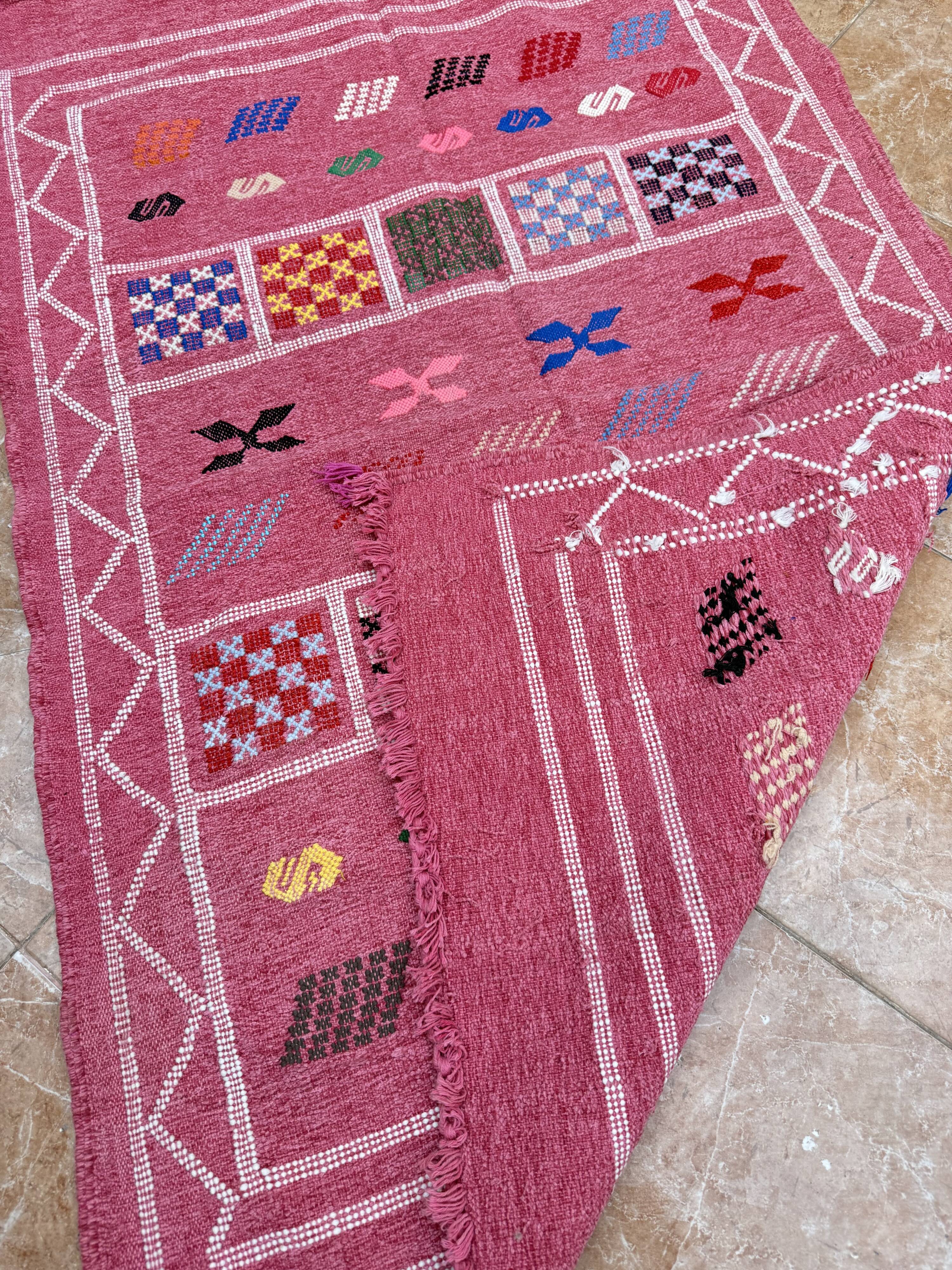 Handmade Moroccan wool rug: Berber Azilal style, geometric pattern.