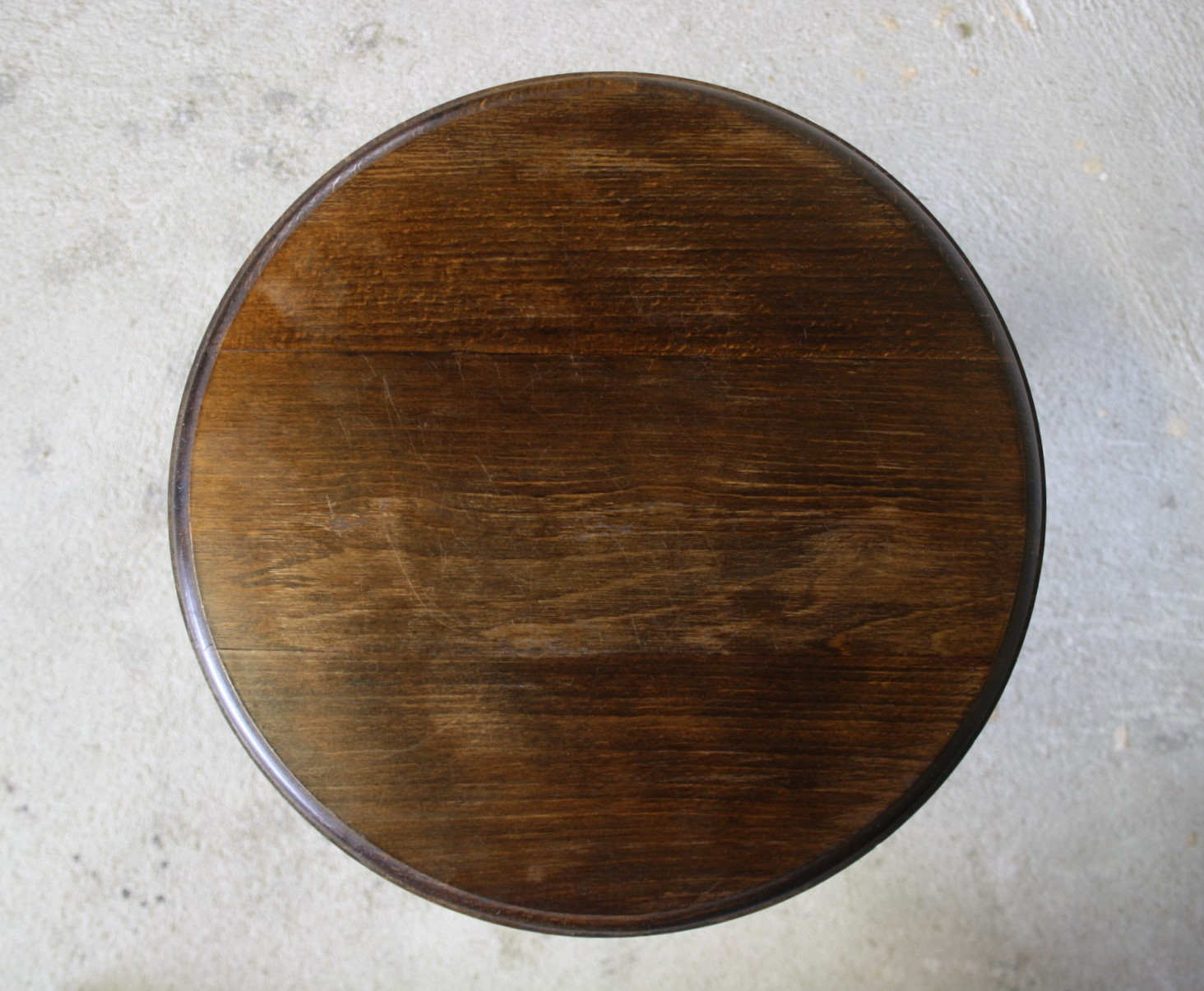 Solid oak pedestal wheel