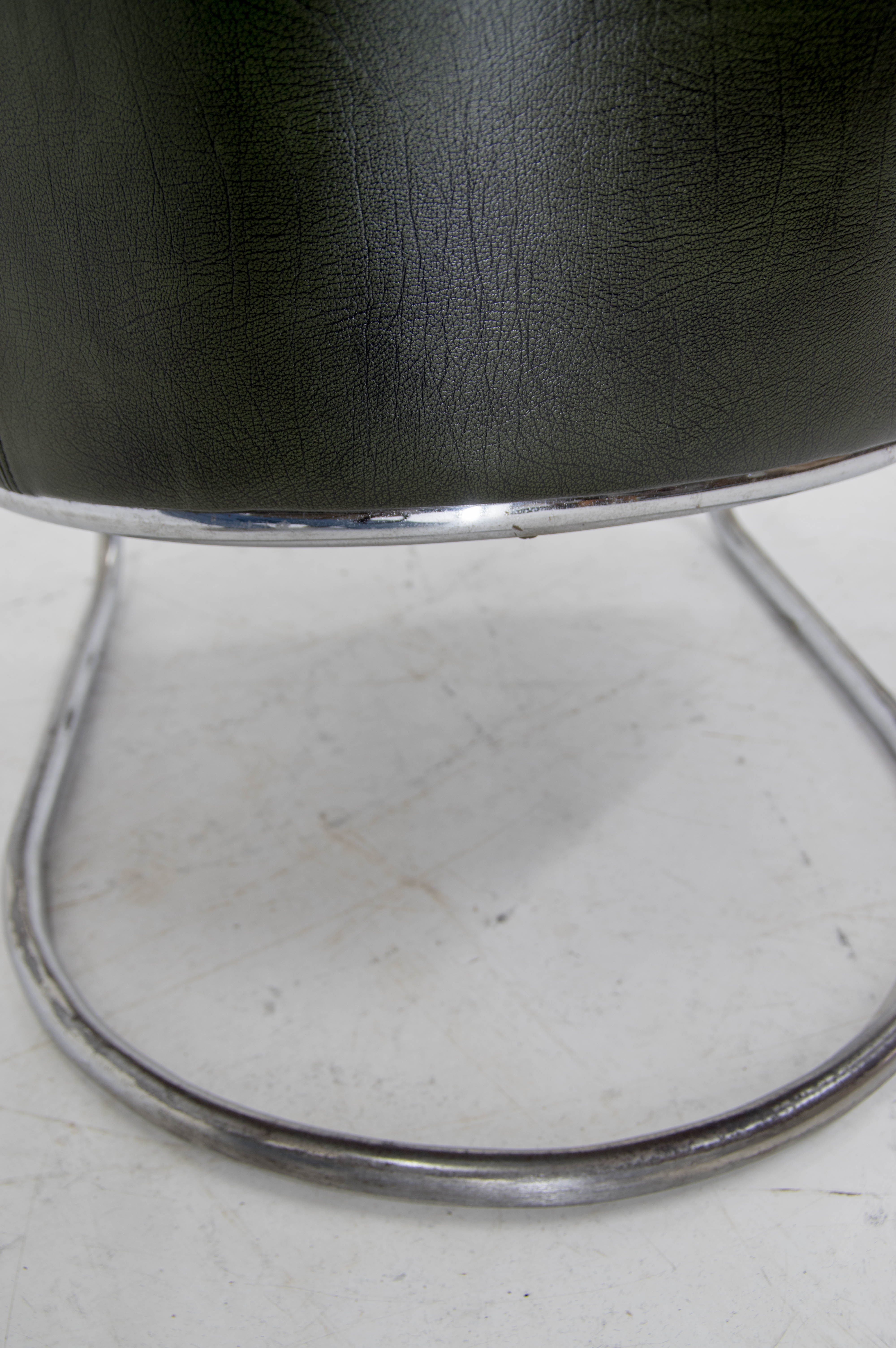 Bauhaus Tubular Armchair in Green Leather,  1930s, Restored