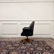 Classic English Chesterfield Desk Chair Black