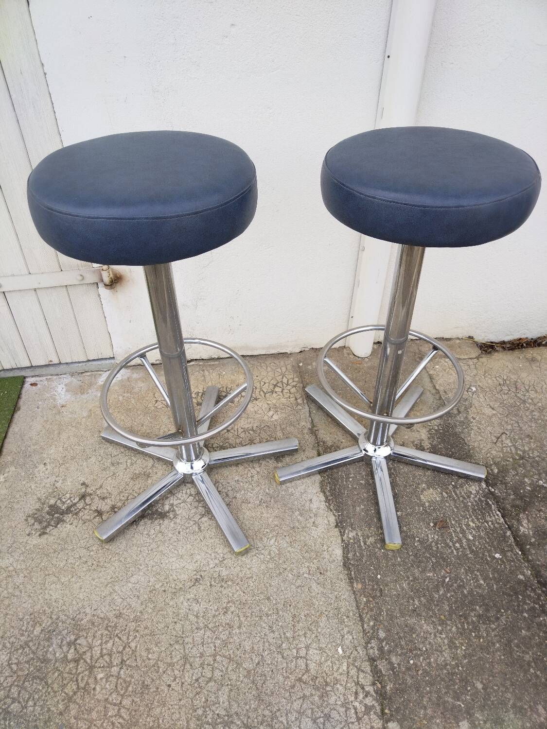 Bar stool design